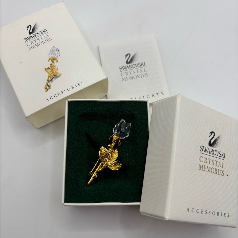 VTG Swarovski Gold Tone Crystal Stemmed Rose Bud Flower Brooch Pin Signed Box